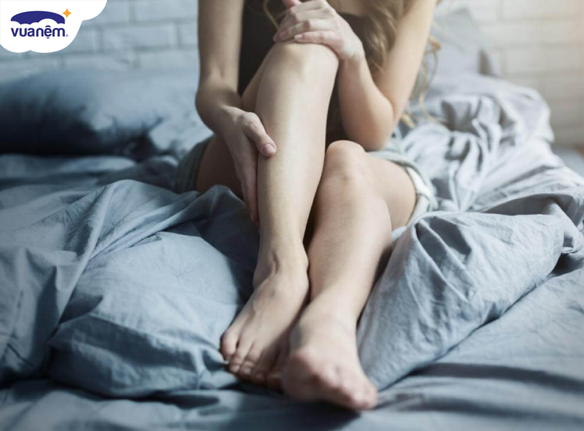 Điều kiện và môi trường ngủ có ảnh hưởng đến việc bị đau chân khi thức dậy không?