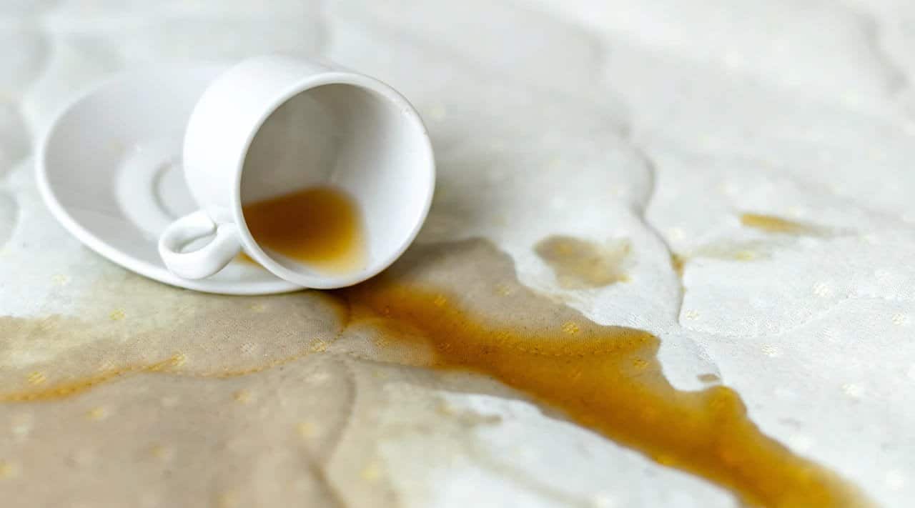 tẩy vết ố cà phê trên nệm
