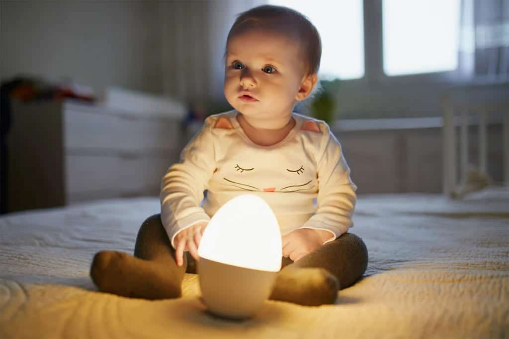 Đèn ngủ màu gì tốt cho trẻ sơ sinh? 4 sai lầm của các mẹ khi chọn đèn cho bé