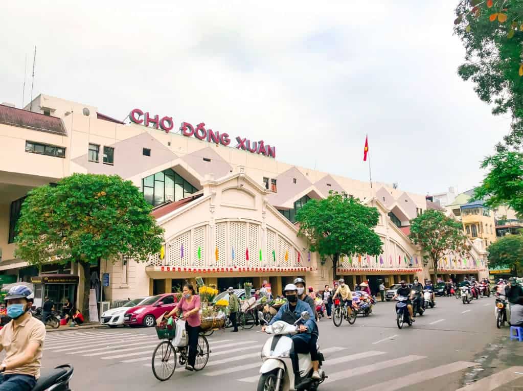 TOP 10 chợ nổi tiếng Hà Nội nên ghé thăm một lần