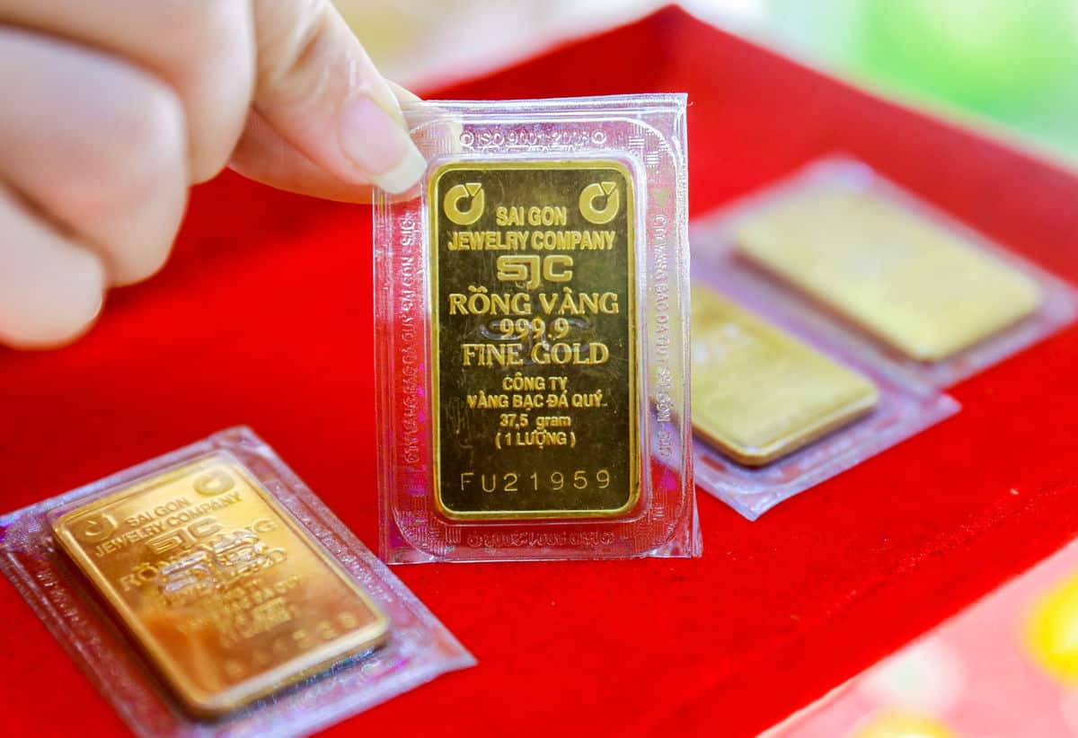 Nên mua vàng nhẫn hay vàng miếng?