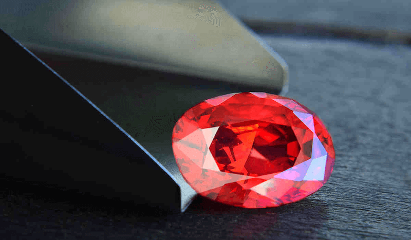 Sự khác nhau giữa 2 loại kim cương có nguồn gốc tự nhiên và nhân tạo