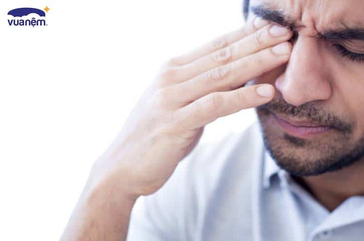 Mắt phải giật, nháy mắt phải ở nam và nữ: Điềm báo tốt hay xấu? - Vua Nệm
