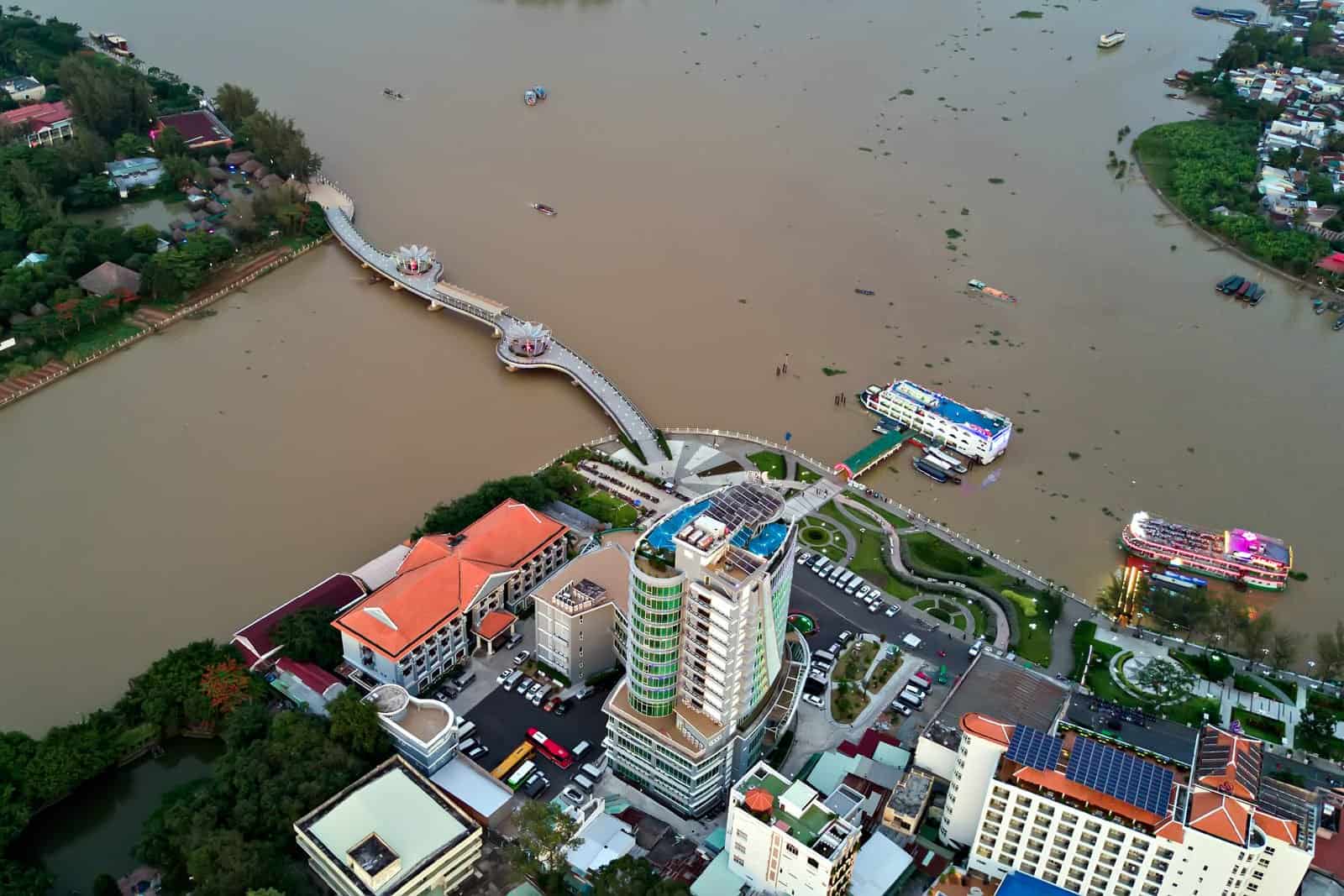 Thơ có bến Ninh Kiều chăng?