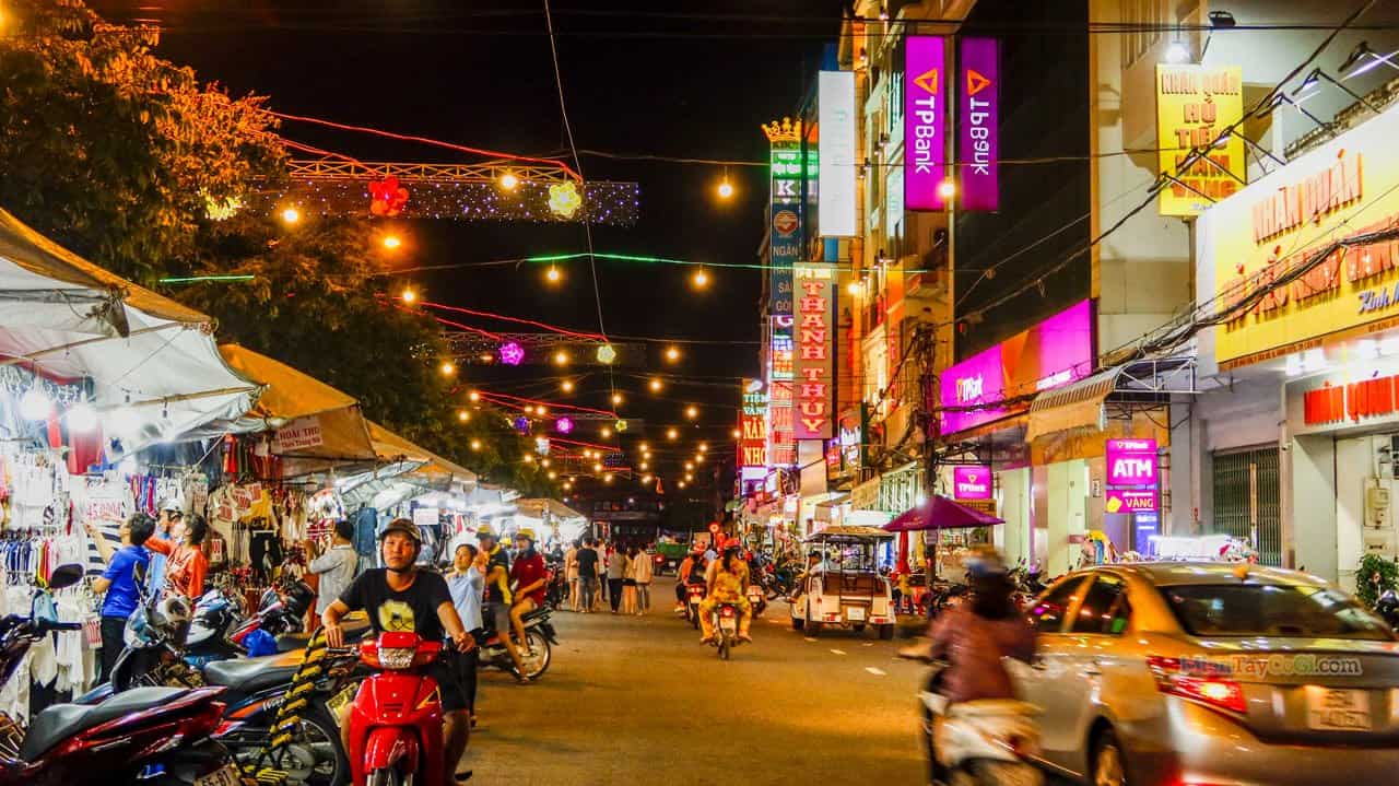 Chợ Đêm Bến Ninh Kiều