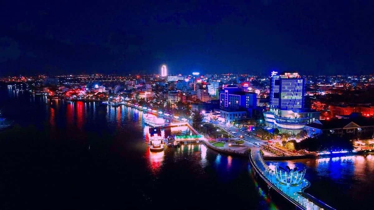 Bến Ninh Kiều về đêm
