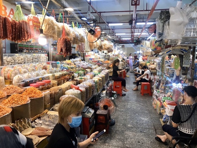 Chợ Đông bán nhiều loại hàng hóa