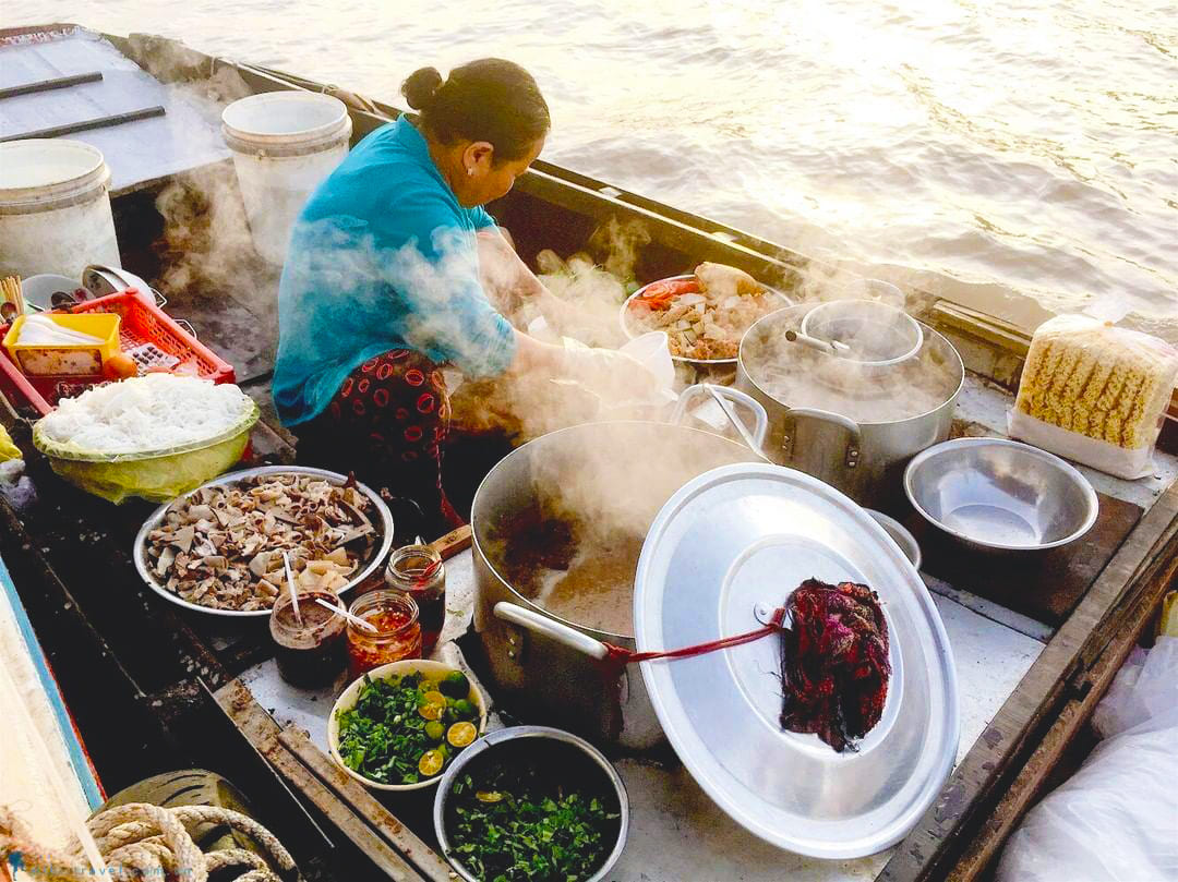 Chợ nổi nằm ở tỉnh nào?