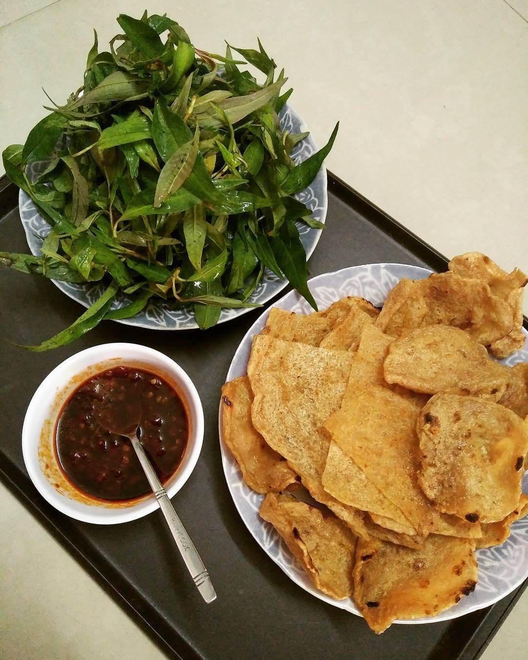 Chả cá cuốn rau sống