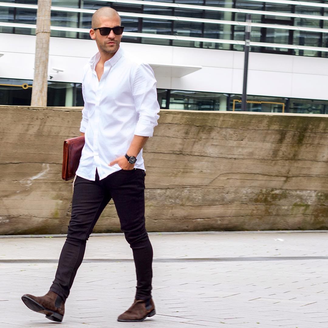 Sự kết hợp của Chelsea boots với quần jean và áo sơ mi
