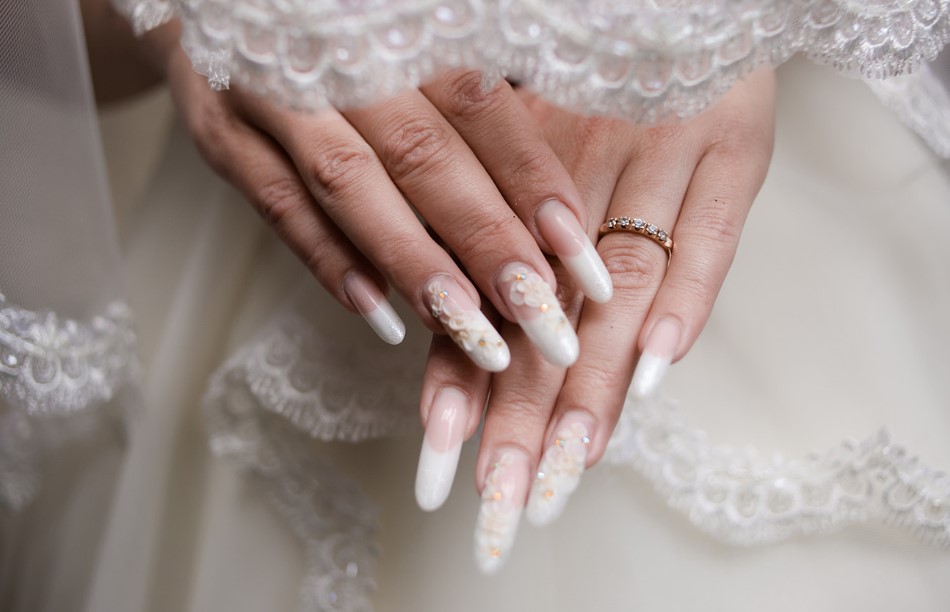 mẫu nail cô dâu nhẹ nhàng