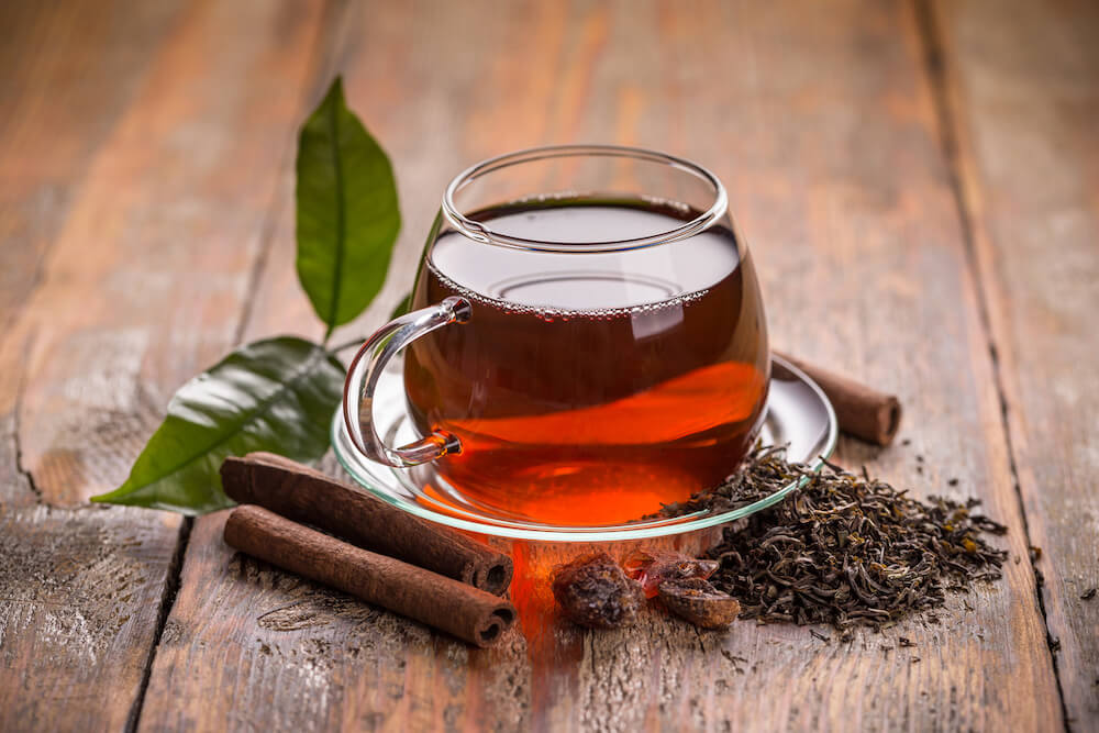 Hồng trà là gì? Lục trà là gì? So sánh hồng trà và lục trà - Vua Nệm