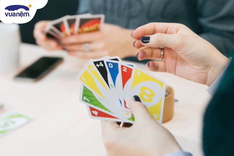 Lá bài “Wild Draw 4 Cards” trong Uno 2 người được sử dụng như thế nào?

