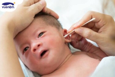 Hướng dẫn cách vệ sinh tai cho trẻ sơ sinh được bác sĩ nhi khoa khuyến nghị